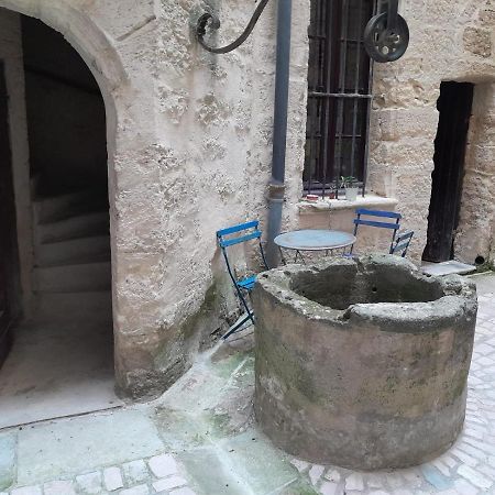 Petit cocon en plein centre historique d'Uzès - Place aux herbes en zone piétonnière Esterno foto