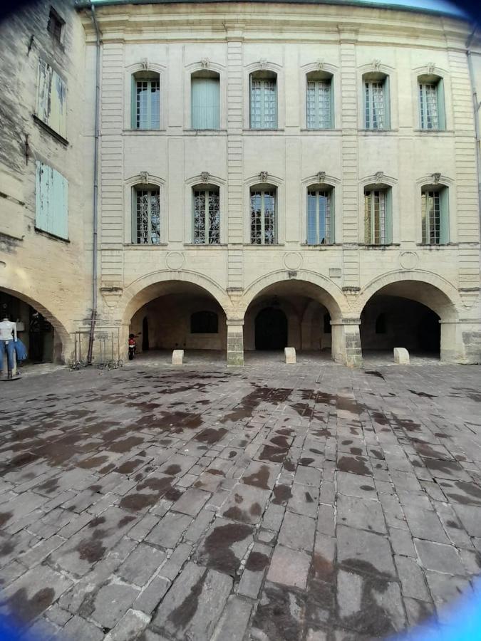 Petit cocon en plein centre historique d'Uzès - Place aux herbes en zone piétonnière Esterno foto