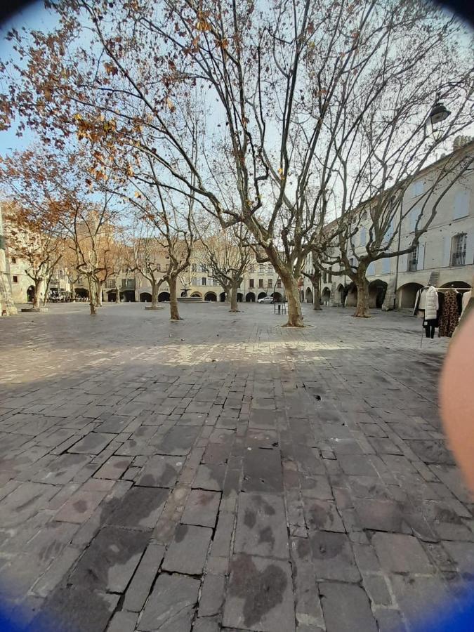 Petit cocon en plein centre historique d'Uzès - Place aux herbes en zone piétonnière Esterno foto